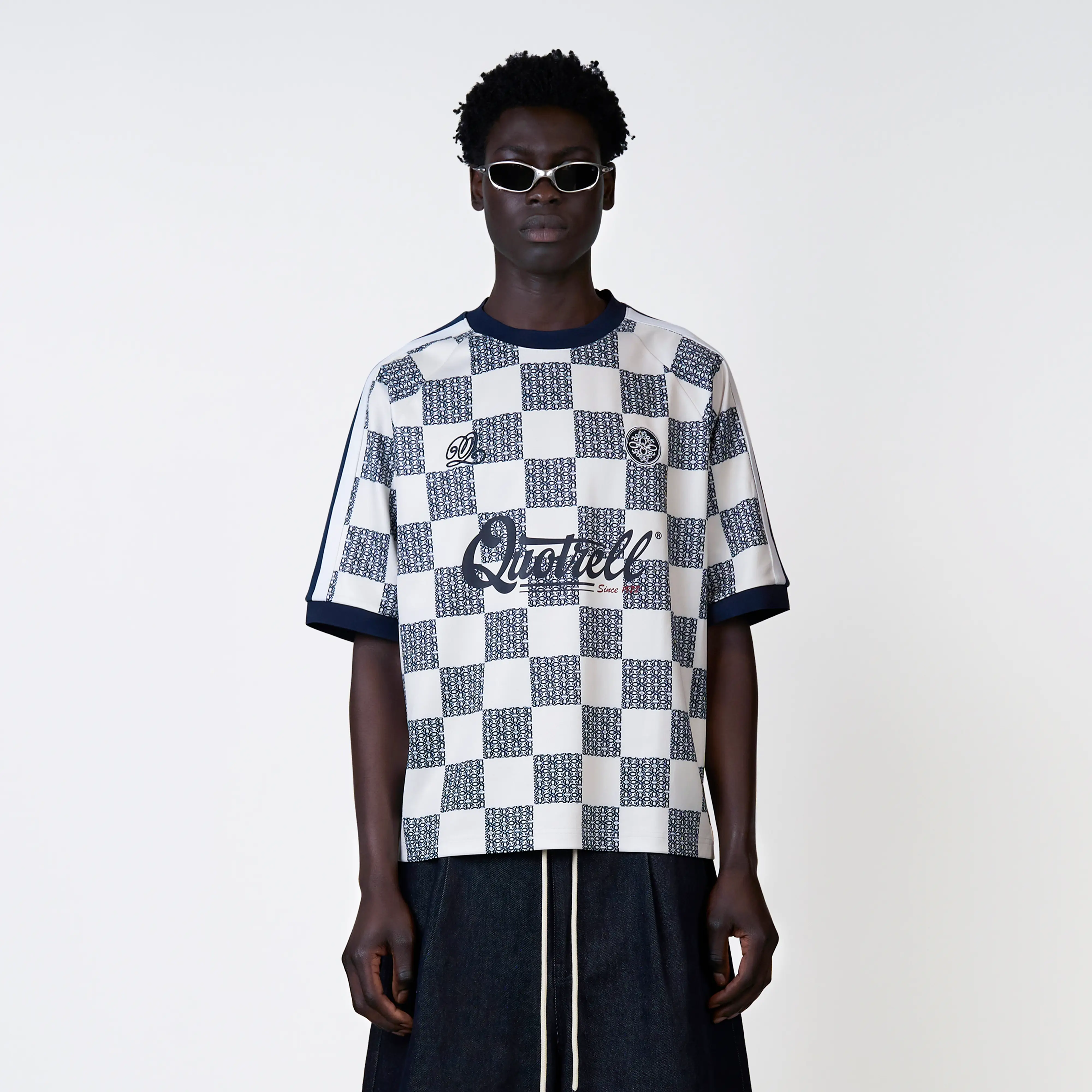 JAYDEN TEE | OFF WHITE/NAVY - Image 2