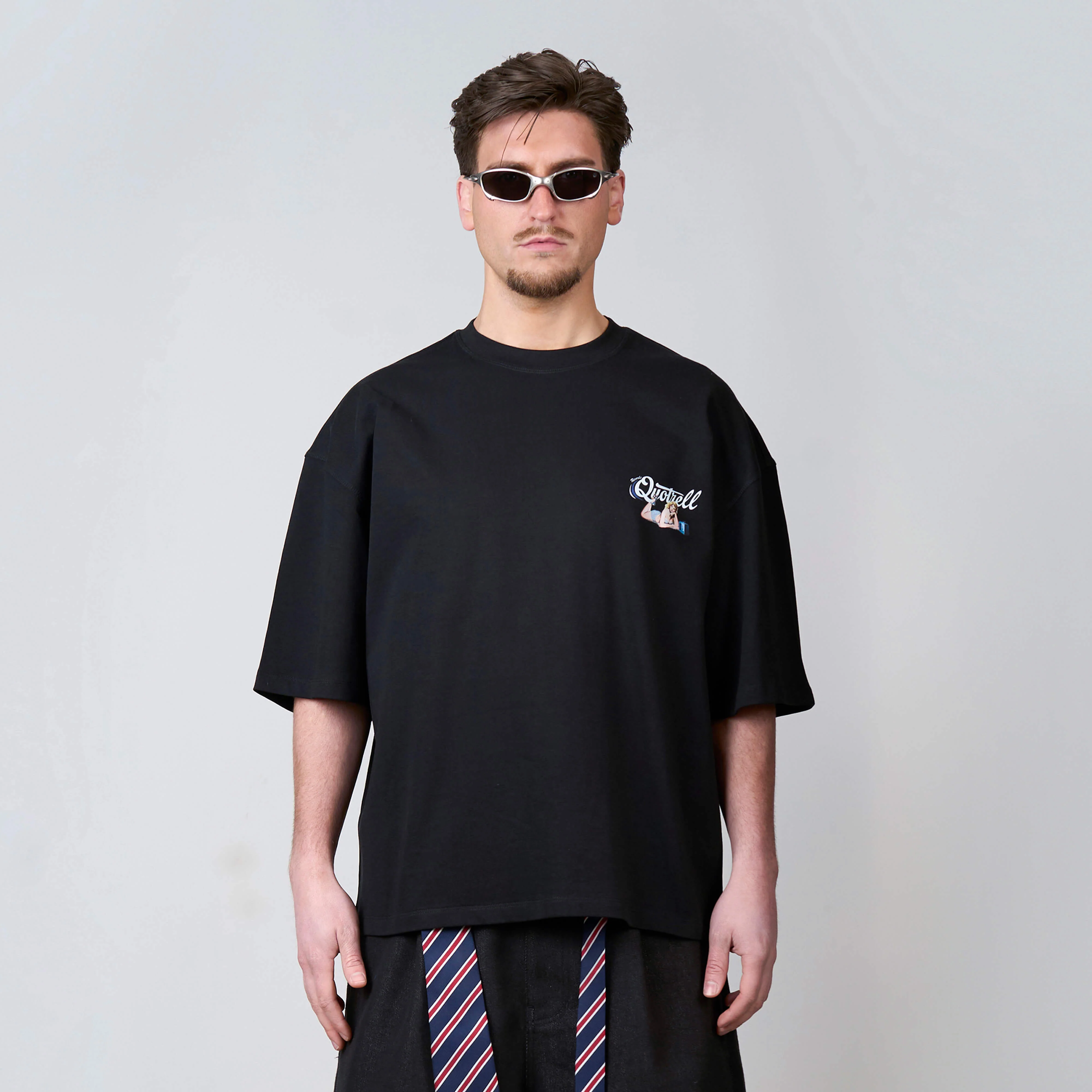 PIN UP TEE | BLACK/WHITE - Image 3